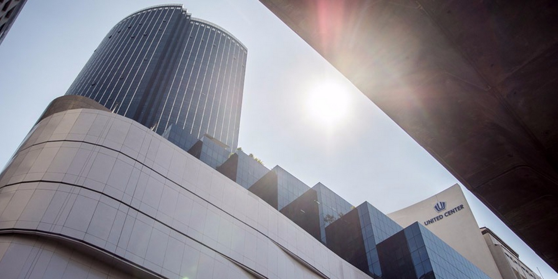 อาคารสํานักงานให้เช่า ออฟฟิศให้เช่า สีลม สาทร พระราม 4 อาคารยูไนเต็ด เซ็นเตอร์  United Center