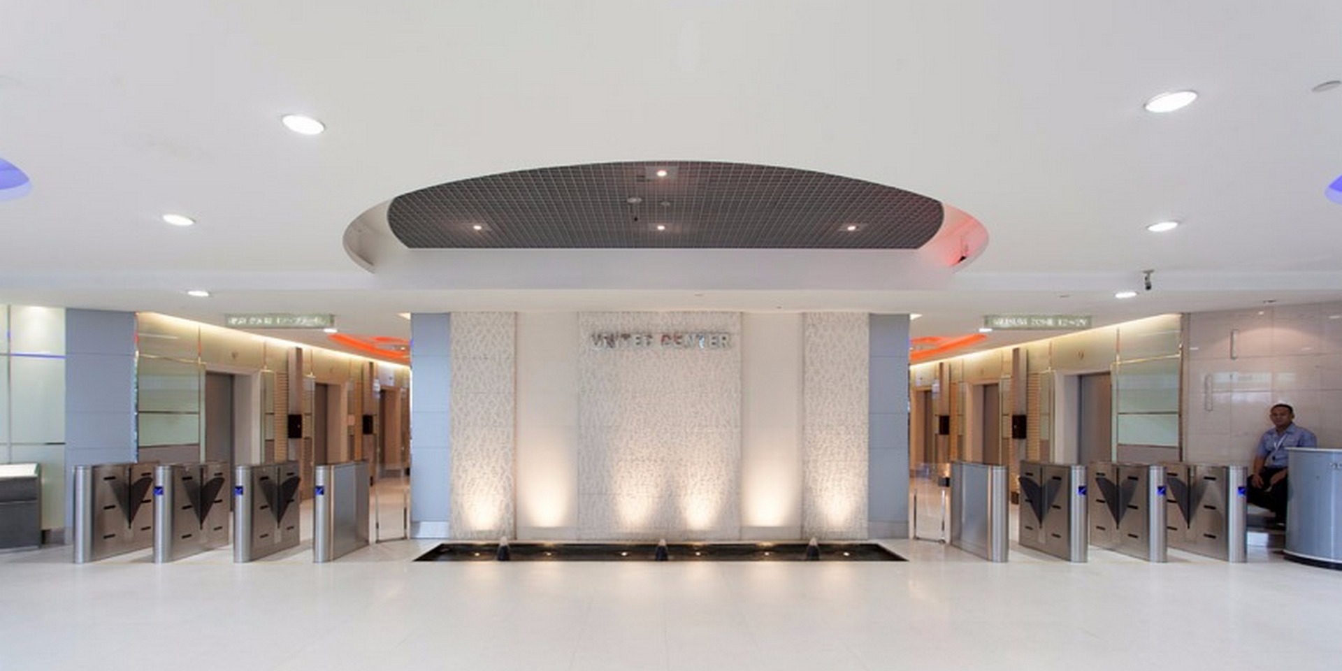 อาคารสํานักงานให้เช่า ออฟฟิศให้เช่า สีลม สาทร พระราม 4 อาคารยูไนเต็ด เซ็นเตอร์  United Center